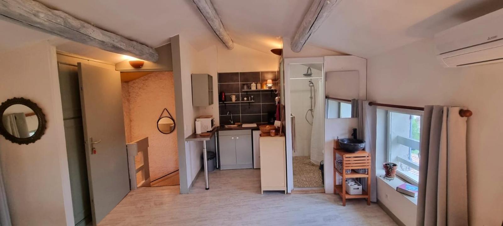 Maison Curieuse Везон-ла-Ромен Номер фото